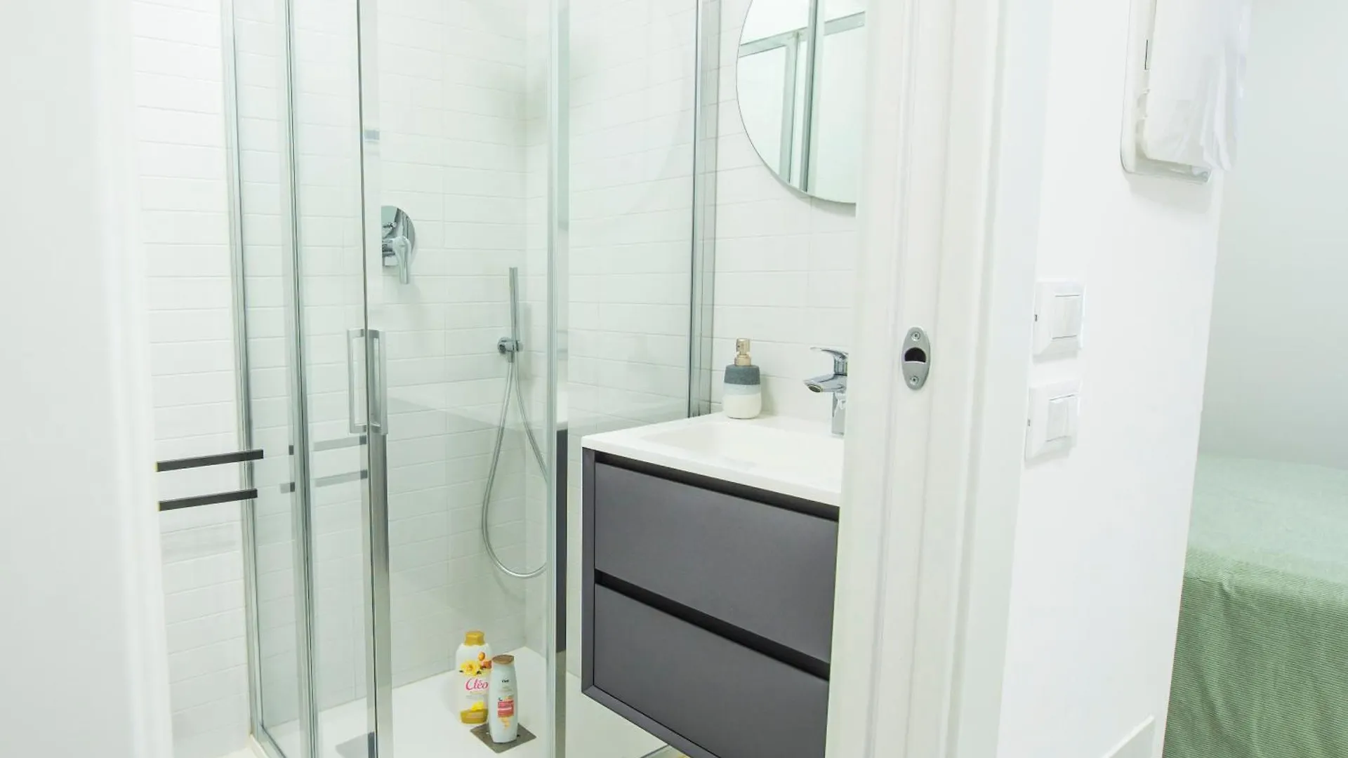 Queen Home Martinne For Long Rent ボローニャ