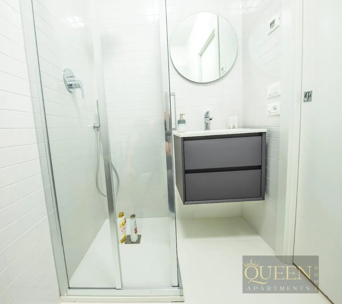 Queen Home Martinne For Long Rent ボローニャ 0*,