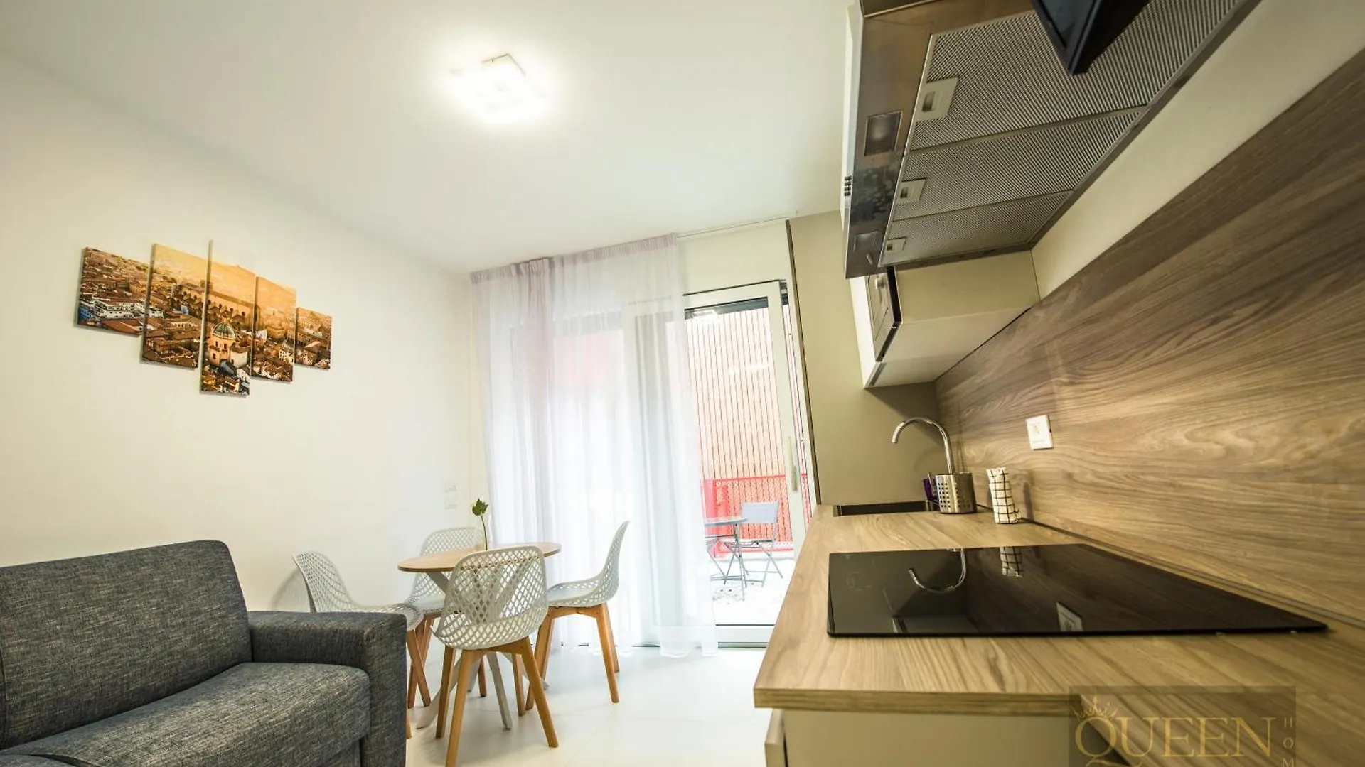 Queen Home Martinne For Long Rent ボローニャ